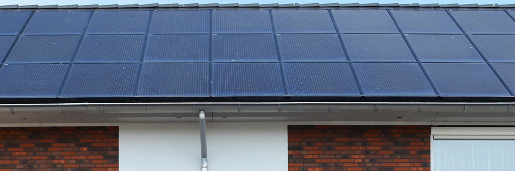 Eengezinswoning met zonnepanelen op het dak